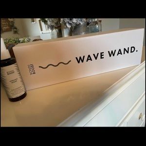 Bondi Boost Wave Wand. Never used Bondi Boost Intensive Hair spray